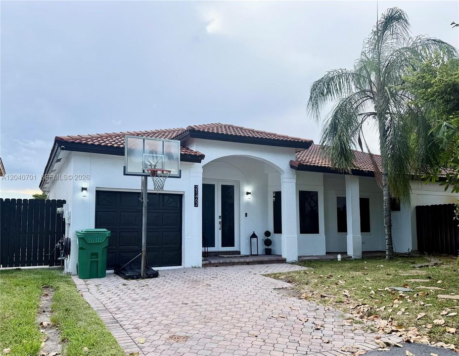 For Sale: $599,999 (4 beds, 2 baths, 1561 Square Feet)
