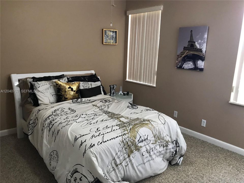 For Sale: $950,000 (6 beds, 4 baths, 3830 Square Feet)