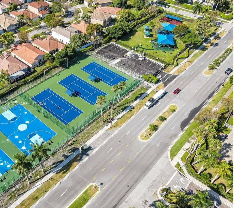 For Sale: $950,000 (6 beds, 4 baths, 3830 Square Feet)
