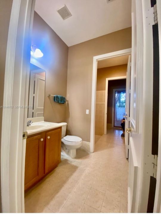 For Sale: $950,000 (6 beds, 4 baths, 3830 Square Feet)