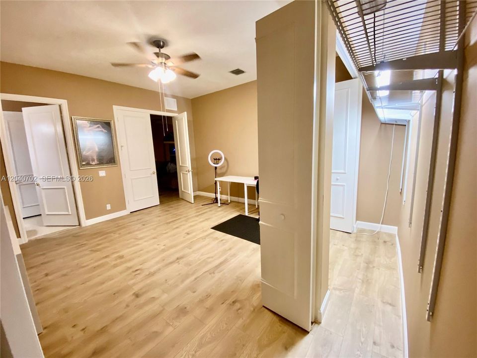 For Sale: $950,000 (6 beds, 4 baths, 3830 Square Feet)
