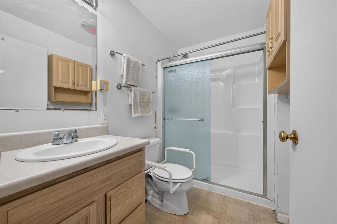 Guest Bath 2546 27th St OK