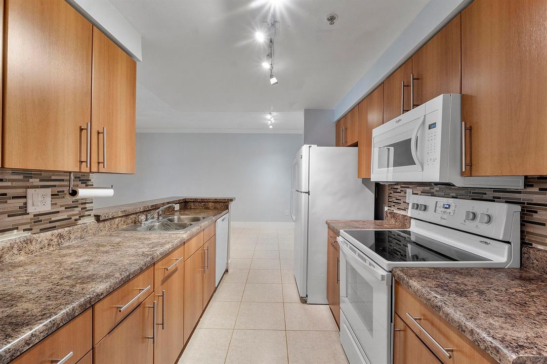 5980 W SAMPLE ROAD U104_008