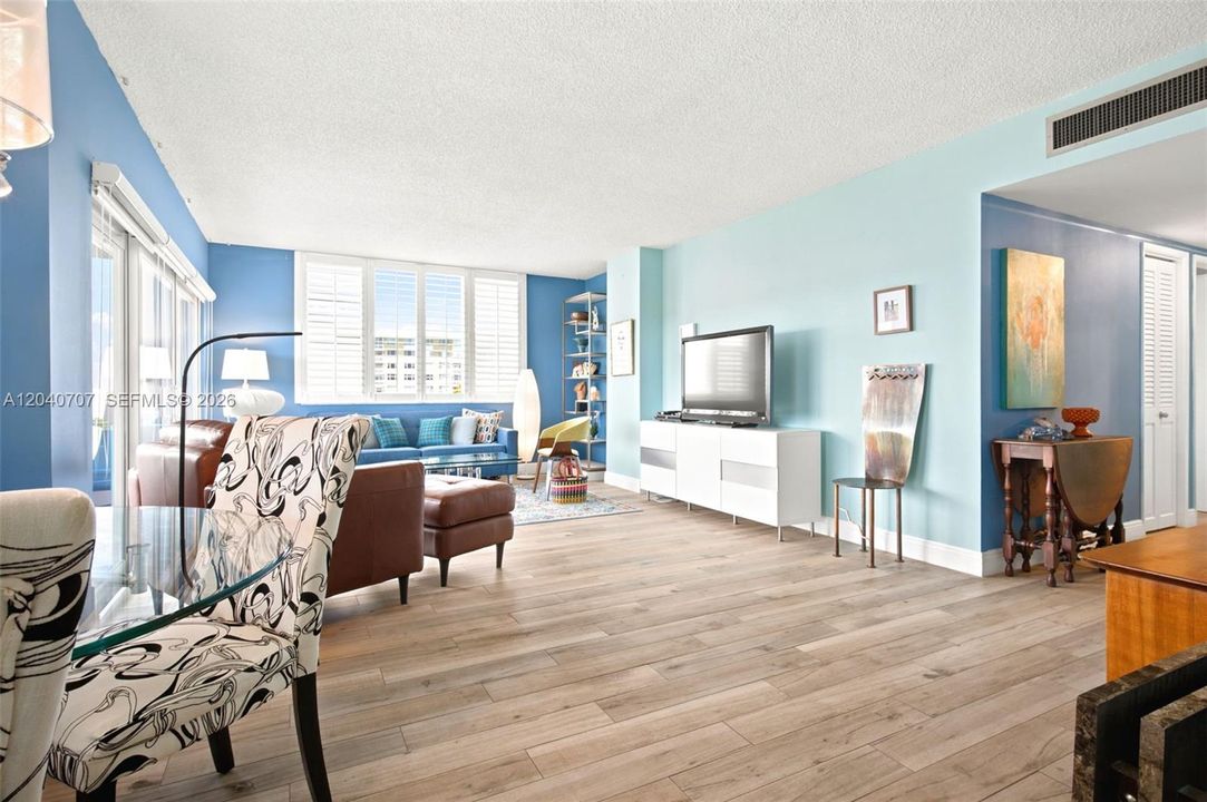 For Sale: $189,000 (2 beds, 2 baths, 1284 Square Feet)