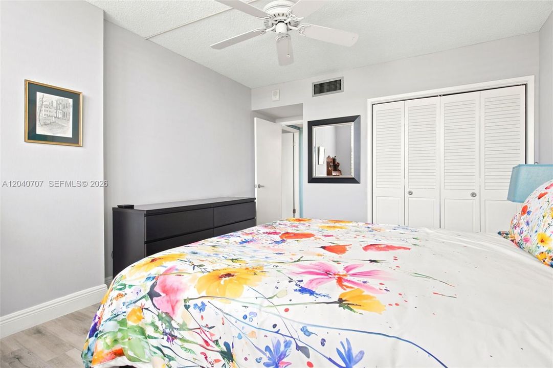 For Sale: $189,000 (2 beds, 2 baths, 1284 Square Feet)