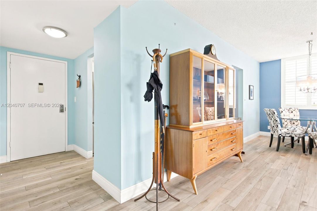 For Sale: $189,000 (2 beds, 2 baths, 1284 Square Feet)