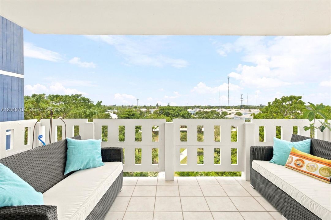 For Sale: $189,000 (2 beds, 2 baths, 1284 Square Feet)