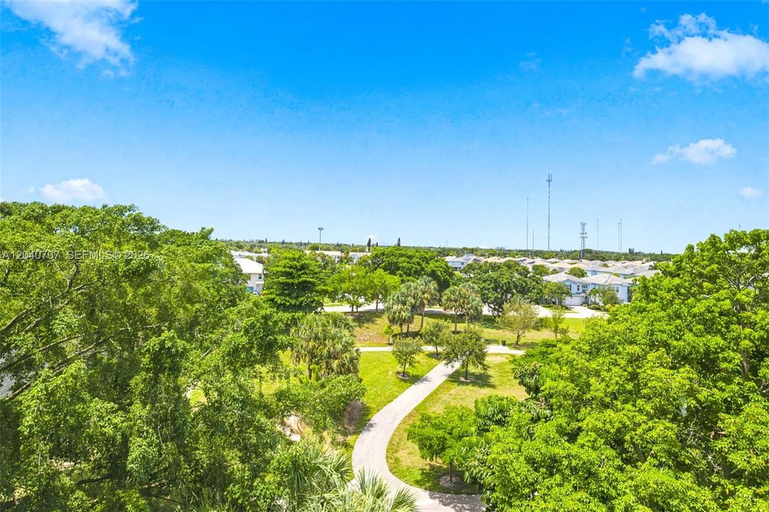 For Sale: $189,000 (2 beds, 2 baths, 1284 Square Feet)