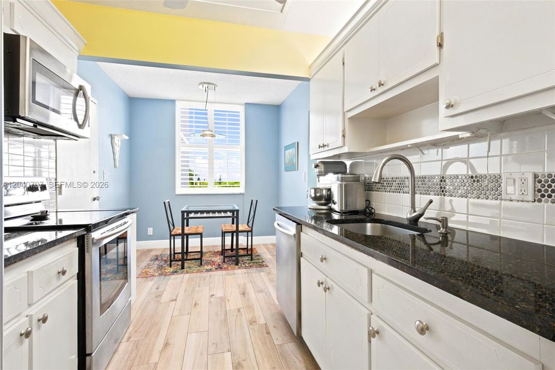 For Sale: $189,000 (2 beds, 2 baths, 1284 Square Feet)