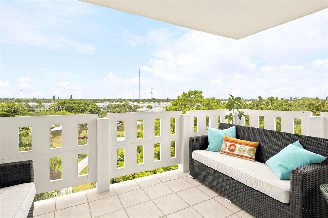 For Sale: $189,000 (2 beds, 2 baths, 1284 Square Feet)