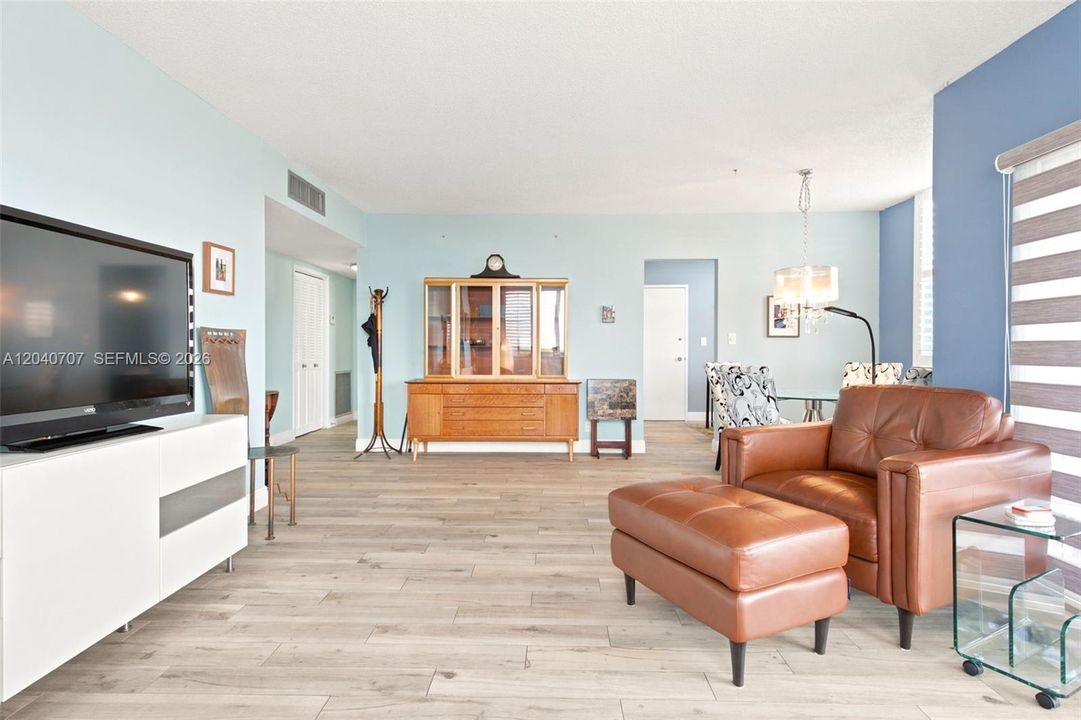 For Sale: $189,000 (2 beds, 2 baths, 1284 Square Feet)
