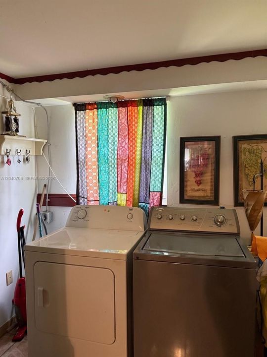 For Sale: $450,000 (2 beds, 2 baths, 1006 Square Feet)