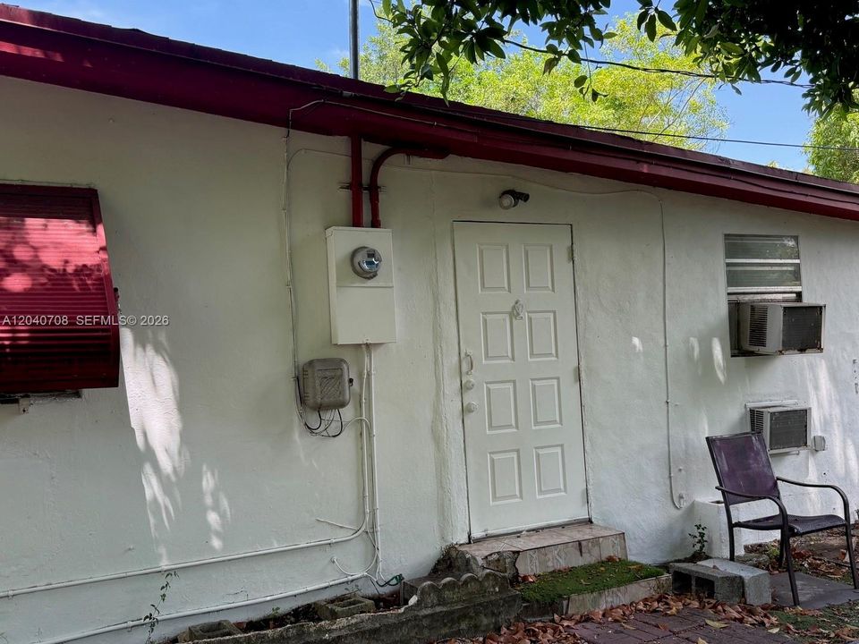 For Sale: $450,000 (2 beds, 2 baths, 1006 Square Feet)