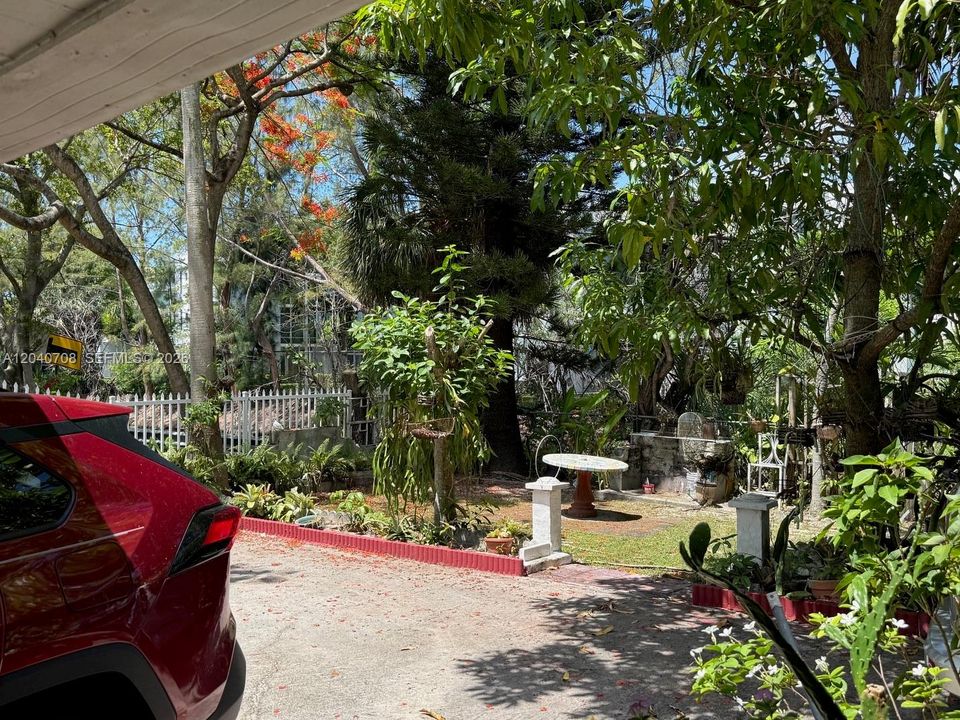 For Sale: $450,000 (2 beds, 2 baths, 1006 Square Feet)