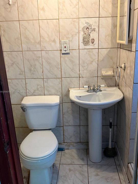 For Sale: $450,000 (2 beds, 2 baths, 1006 Square Feet)