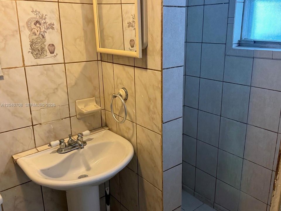 For Sale: $450,000 (2 beds, 2 baths, 1006 Square Feet)