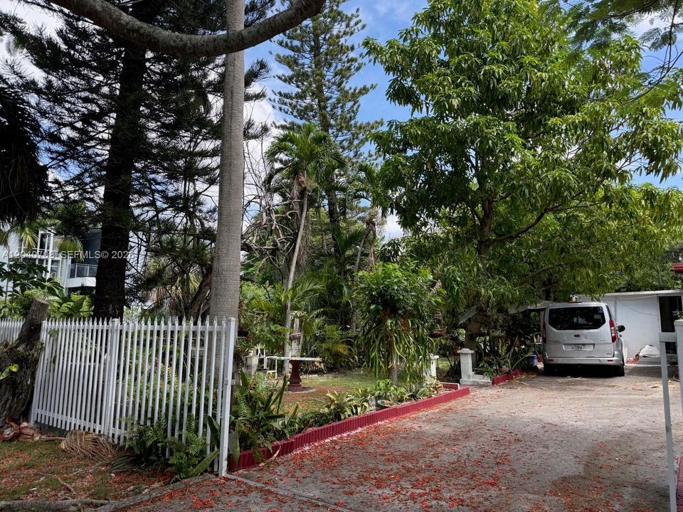 For Sale: $450,000 (2 beds, 2 baths, 1006 Square Feet)