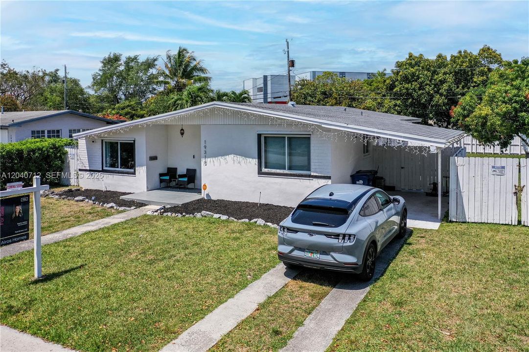 For Sale: $600,000 (3 beds, 1 baths, 1125 Square Feet)