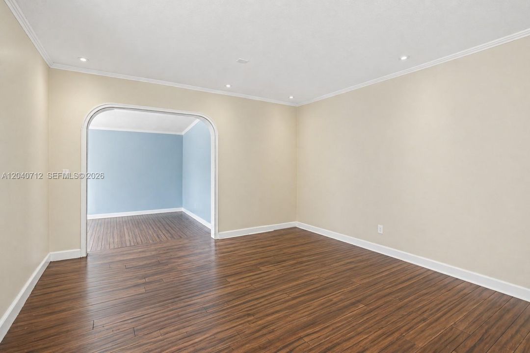 For Sale: $600,000 (3 beds, 1 baths, 1125 Square Feet)