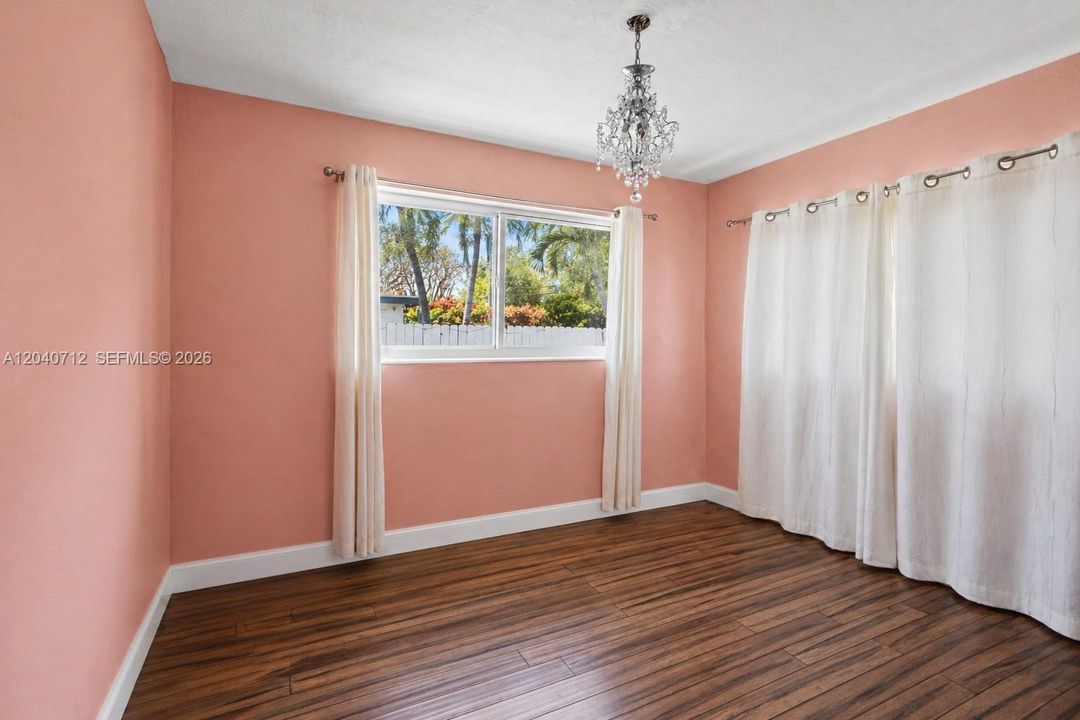 For Sale: $600,000 (3 beds, 1 baths, 1125 Square Feet)