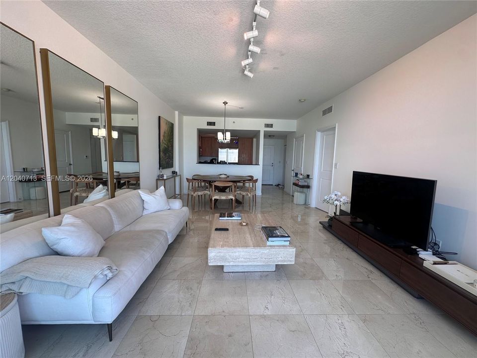 For Rent: $2,800 (1 beds, 1 baths, 900 Square Feet)