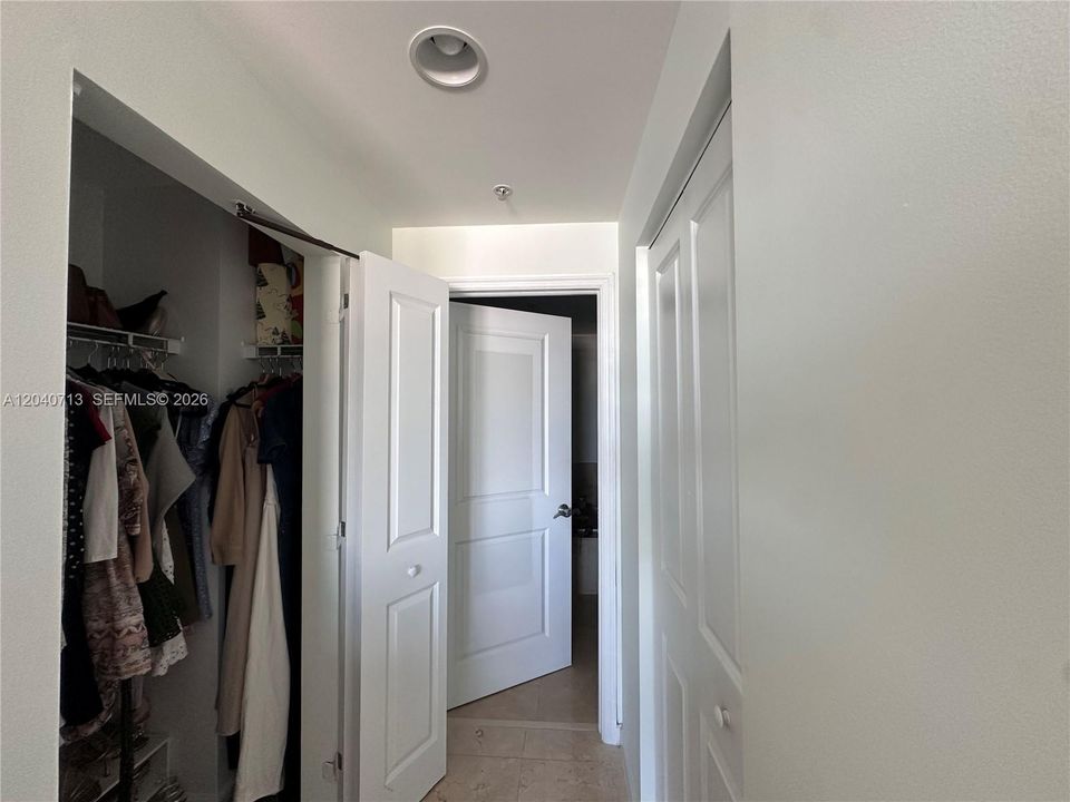 For Rent: $2,800 (1 beds, 1 baths, 900 Square Feet)