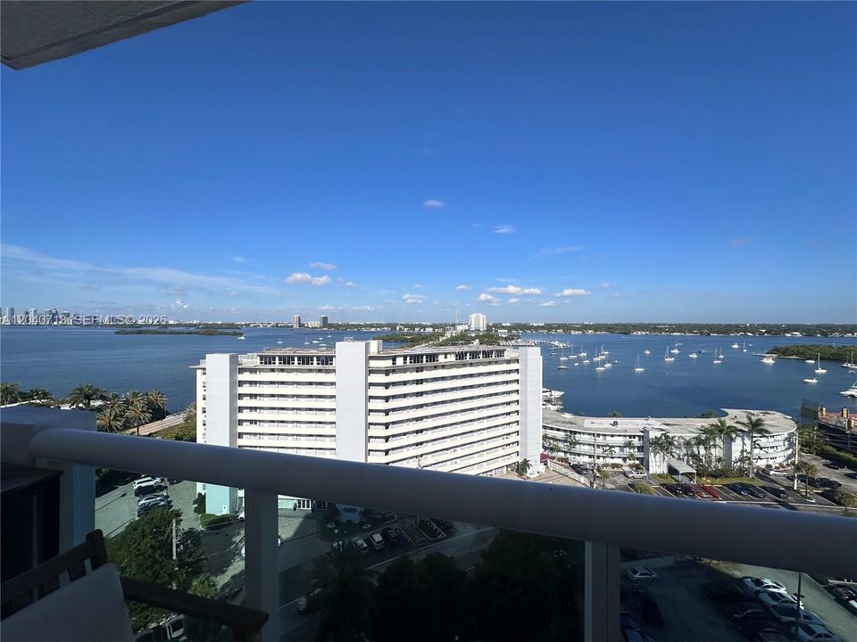 For Rent: $2,800 (1 beds, 1 baths, 900 Square Feet)