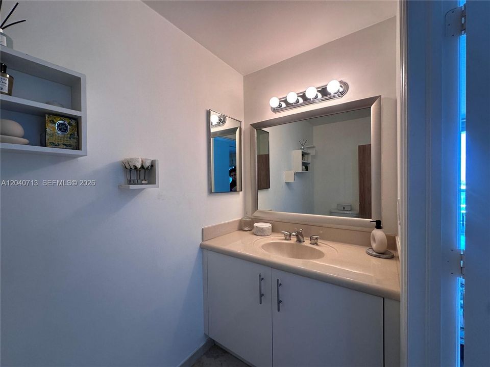 For Rent: $2,800 (1 beds, 1 baths, 900 Square Feet)