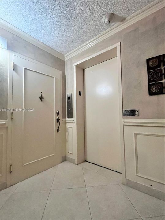 Semi-private elevator foyer