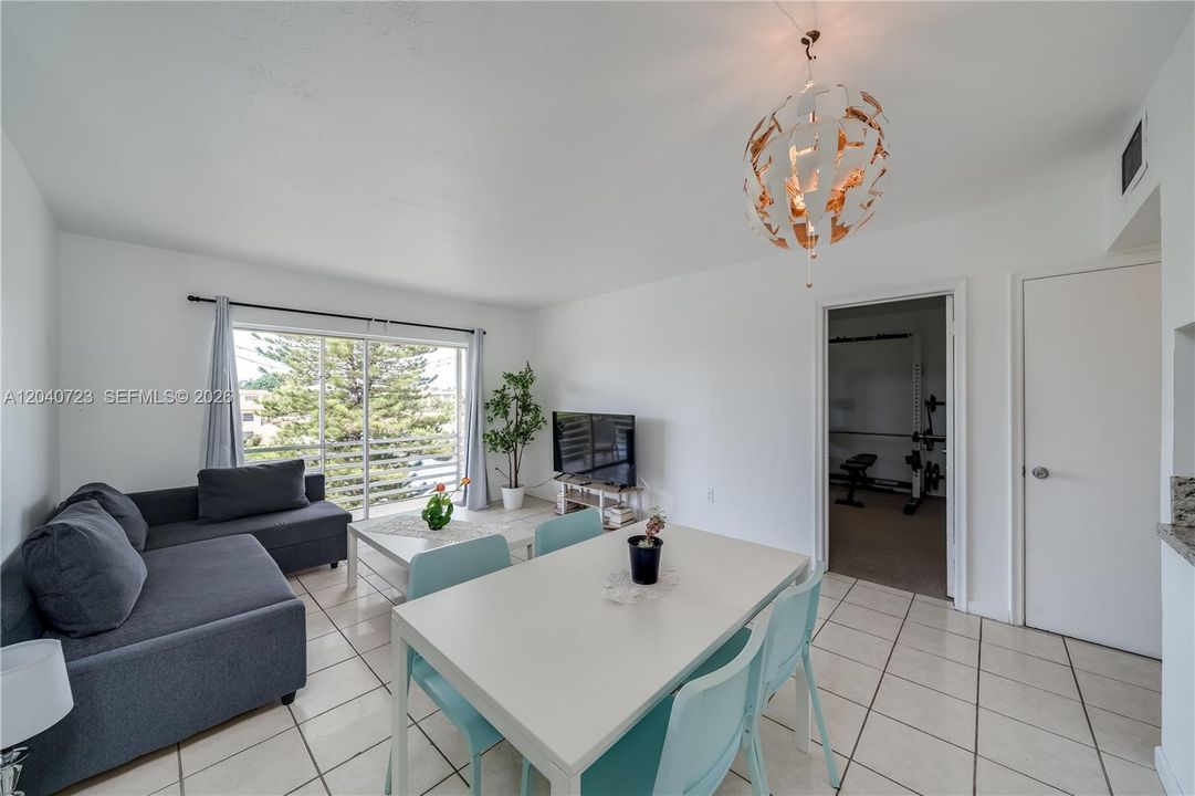 В аренду: $1,900 (1 спален, 1 ванн, 800 Квадратных фут)
