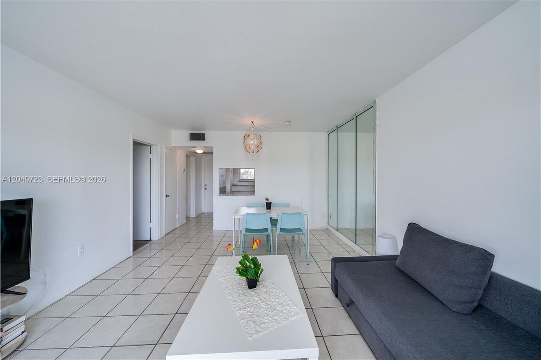 В аренду: $1,900 (1 спален, 1 ванн, 800 Квадратных фут)
