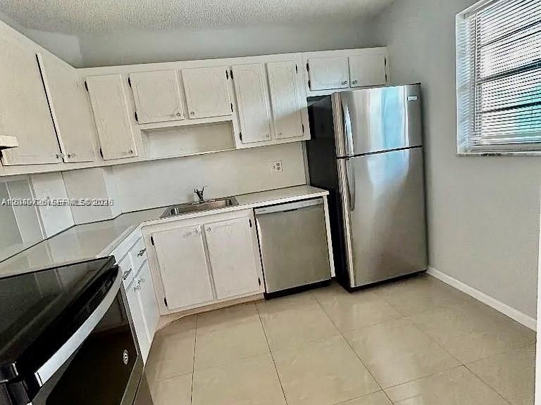 For Sale: $189,500 (2 beds, 2 baths, 920 Square Feet)