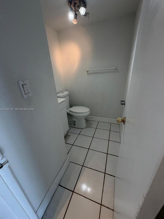 For Sale: $225,000 (1 beds, 1 baths, 672 Square Feet)