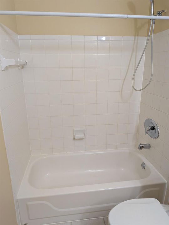 UNIT 513 GUEST BATHROOM