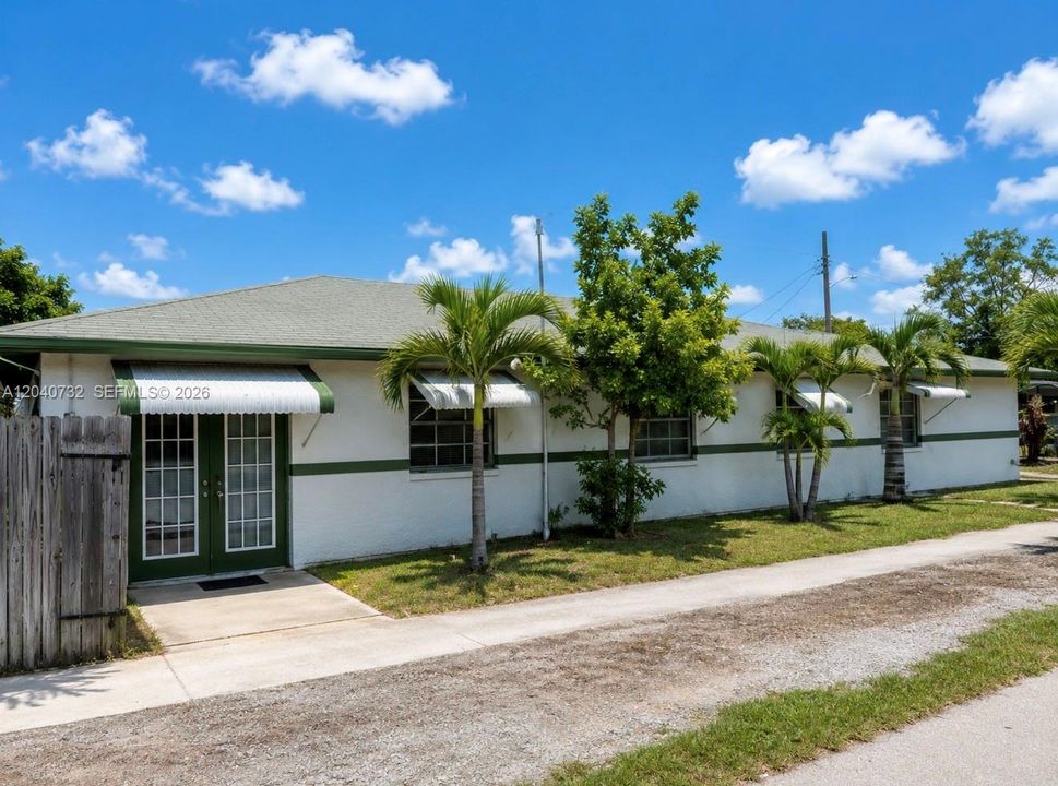 En Venta: $399,000 (4 camas, 2 baños, 1800 Pies cuadrados)