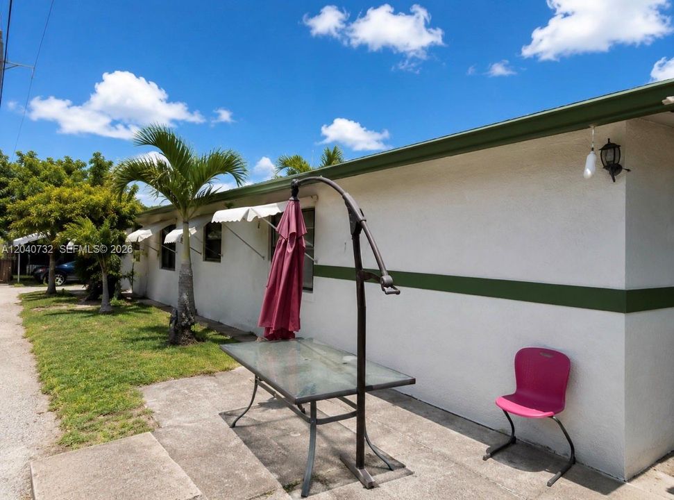 En Venta: $399,000 (4 camas, 2 baños, 1800 Pies cuadrados)