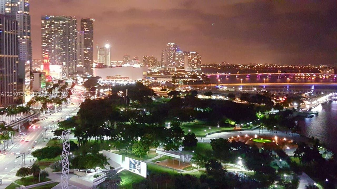 For Rent: $2,800 (1 beds, 1 baths, 846 Square Feet)