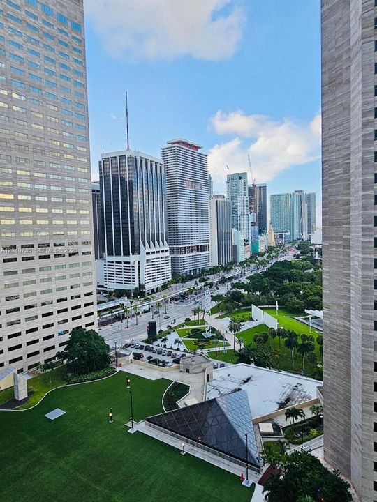 For Rent: $2,800 (1 beds, 1 baths, 846 Square Feet)
