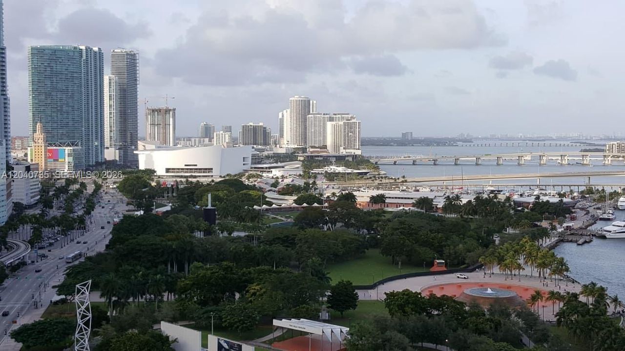 For Rent: $2,800 (1 beds, 1 baths, 846 Square Feet)