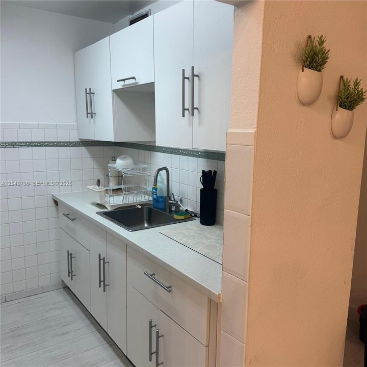 For Sale: $295,000 (1 beds, 1 baths, 520 Square Feet)