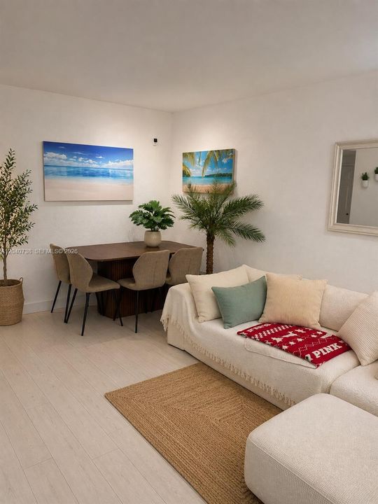 For Sale: $295,000 (1 beds, 1 baths, 520 Square Feet)