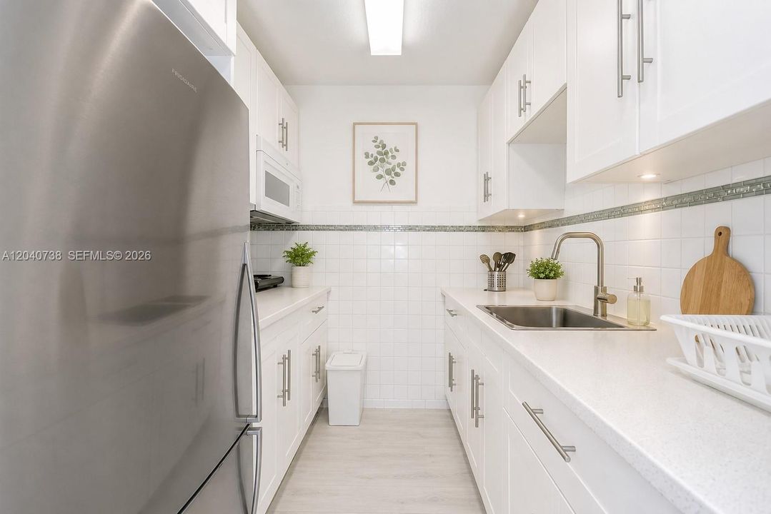 For Sale: $295,000 (1 beds, 1 baths, 520 Square Feet)
