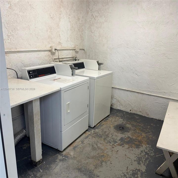 For Sale: $295,000 (1 beds, 1 baths, 520 Square Feet)