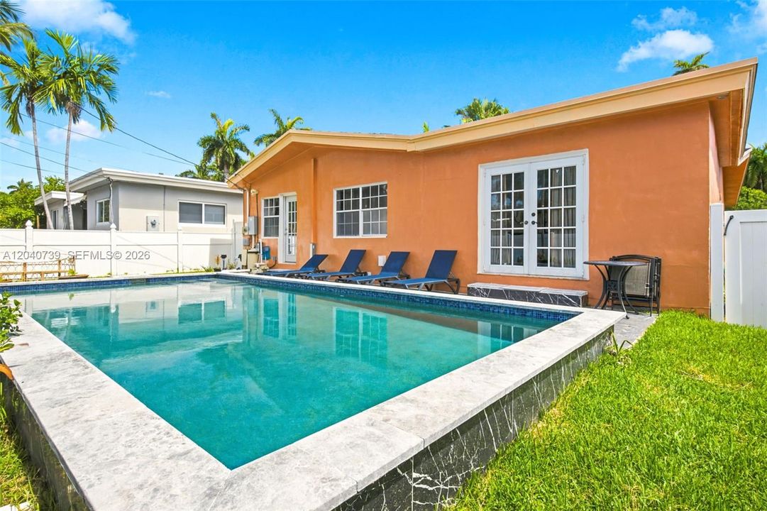 For Rent: $5,500 (3 beds, 3 baths, 1949 Square Feet)