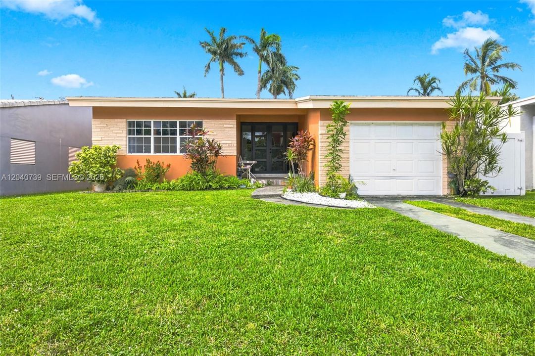 For Rent: $5,500 (3 beds, 3 baths, 1949 Square Feet)