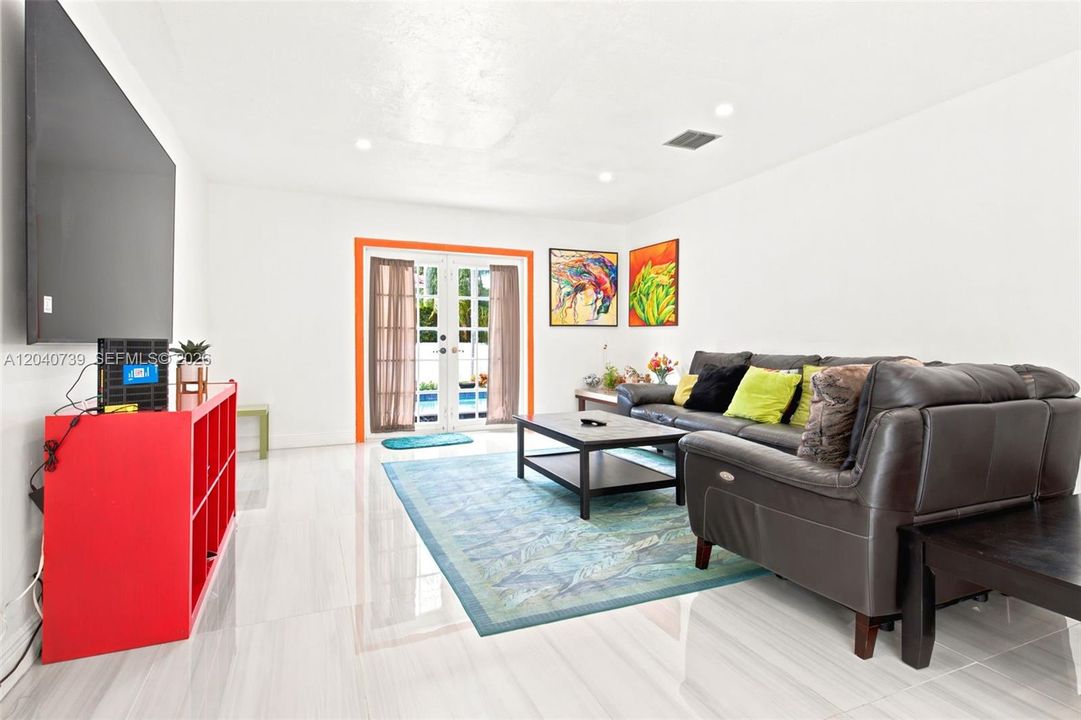 For Rent: $5,500 (3 beds, 3 baths, 1949 Square Feet)