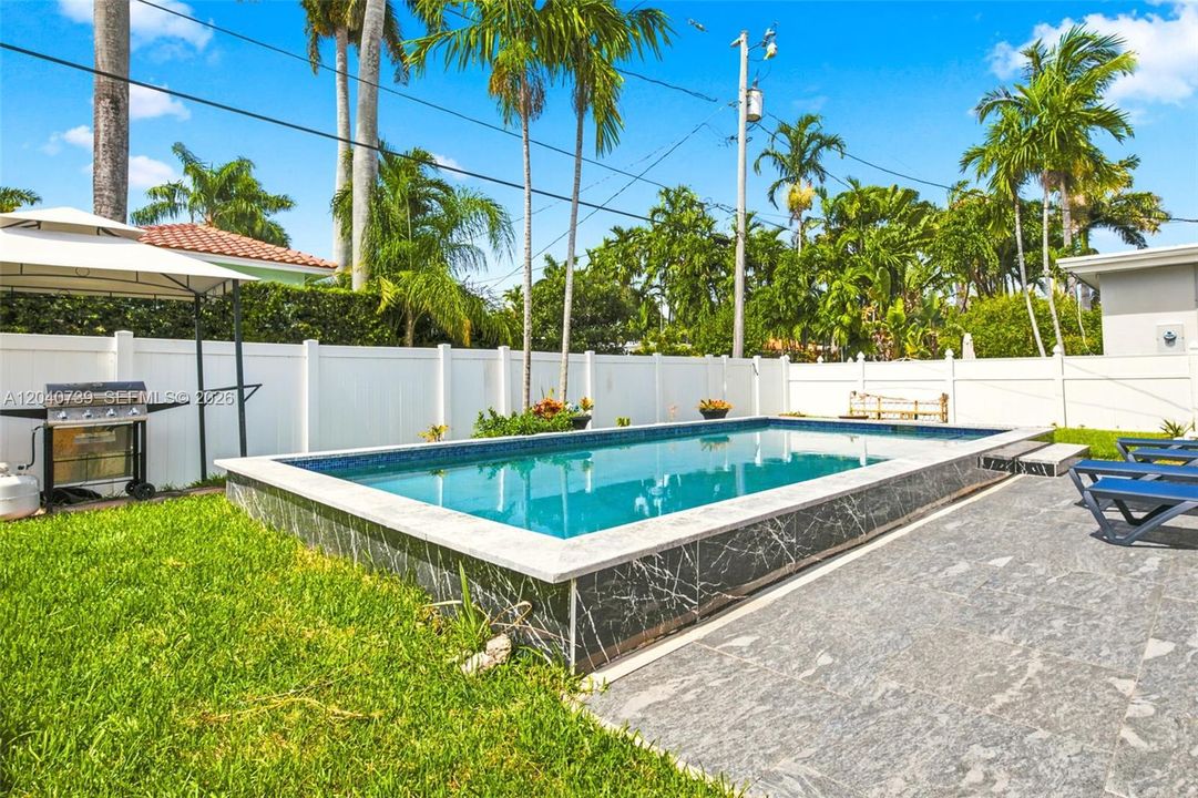 For Rent: $5,500 (3 beds, 3 baths, 1949 Square Feet)