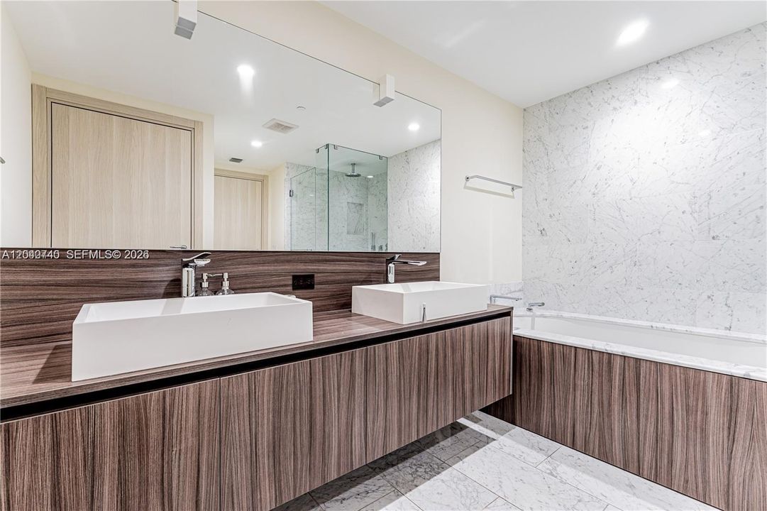В аренду: $13,000 (3 спален, 3 ванн, 1685 Квадратных фут)