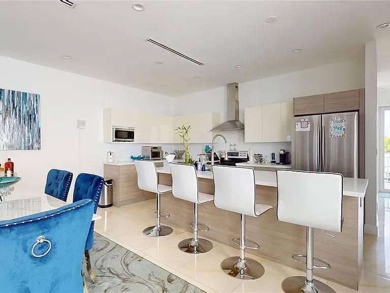 3091 Kitchen and bar stools (1)