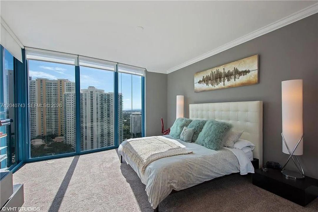 For Sale: $1,100,000 (2 beds, 2 baths, 1869 Square Feet)